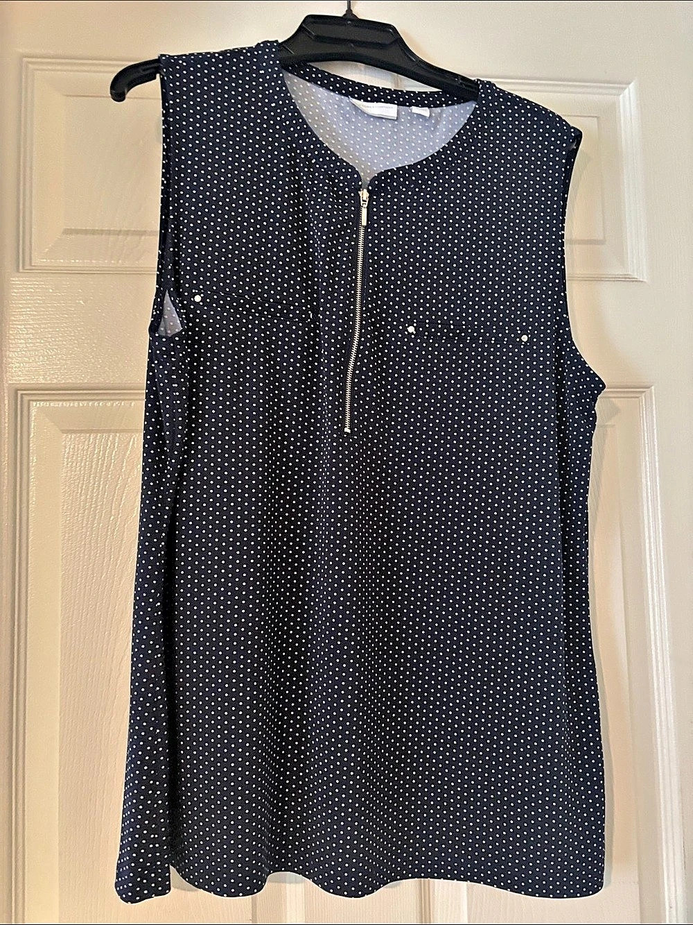 New York & Company Polka Dot Sleeveless Blouse in Black & White Like New